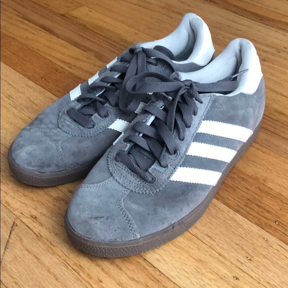 Adidas Mens shoe size 9